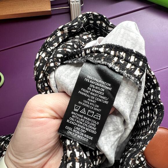 Nic+Zoe Black and White Pull On Pants LAST CALL - Picture 4 of 4